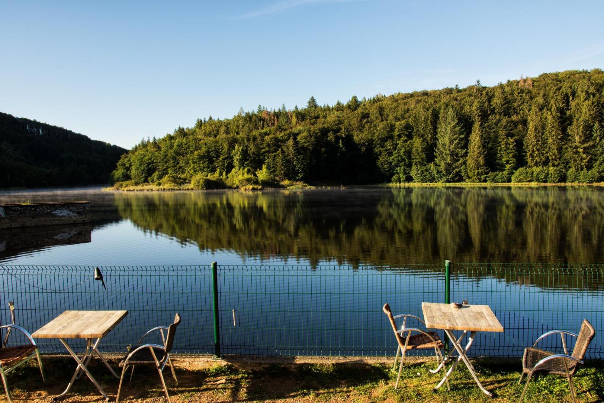 Le Lac Des Moines Hotel Condat  Exterior foto