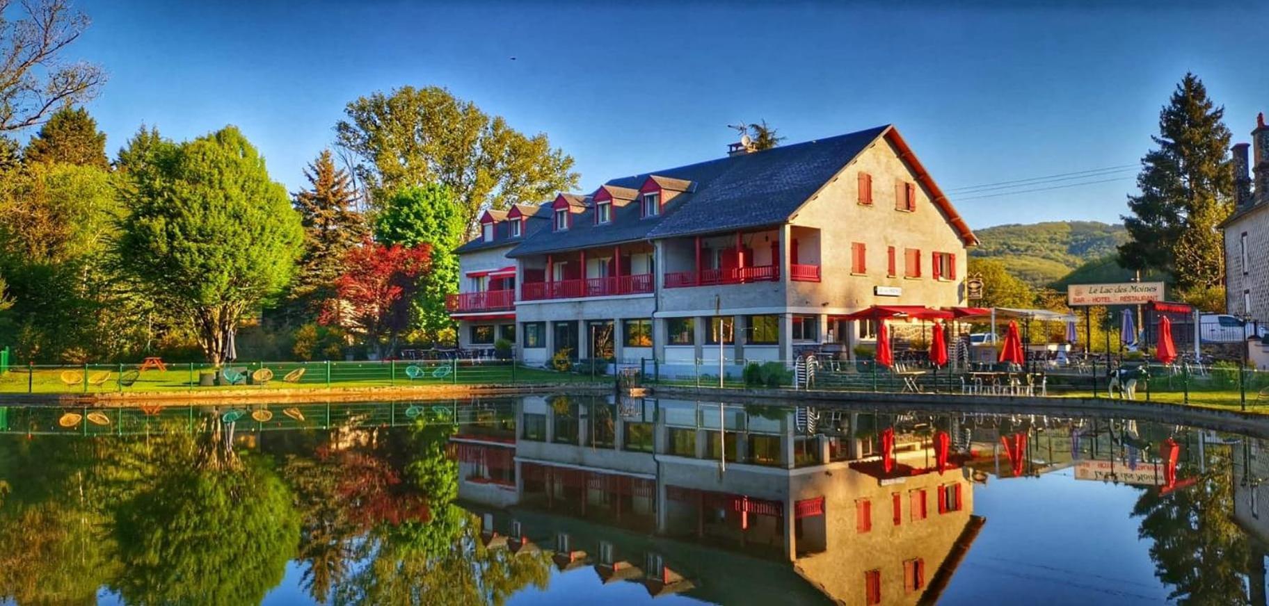 Le Lac Des Moines Hotel Condat  Exterior foto