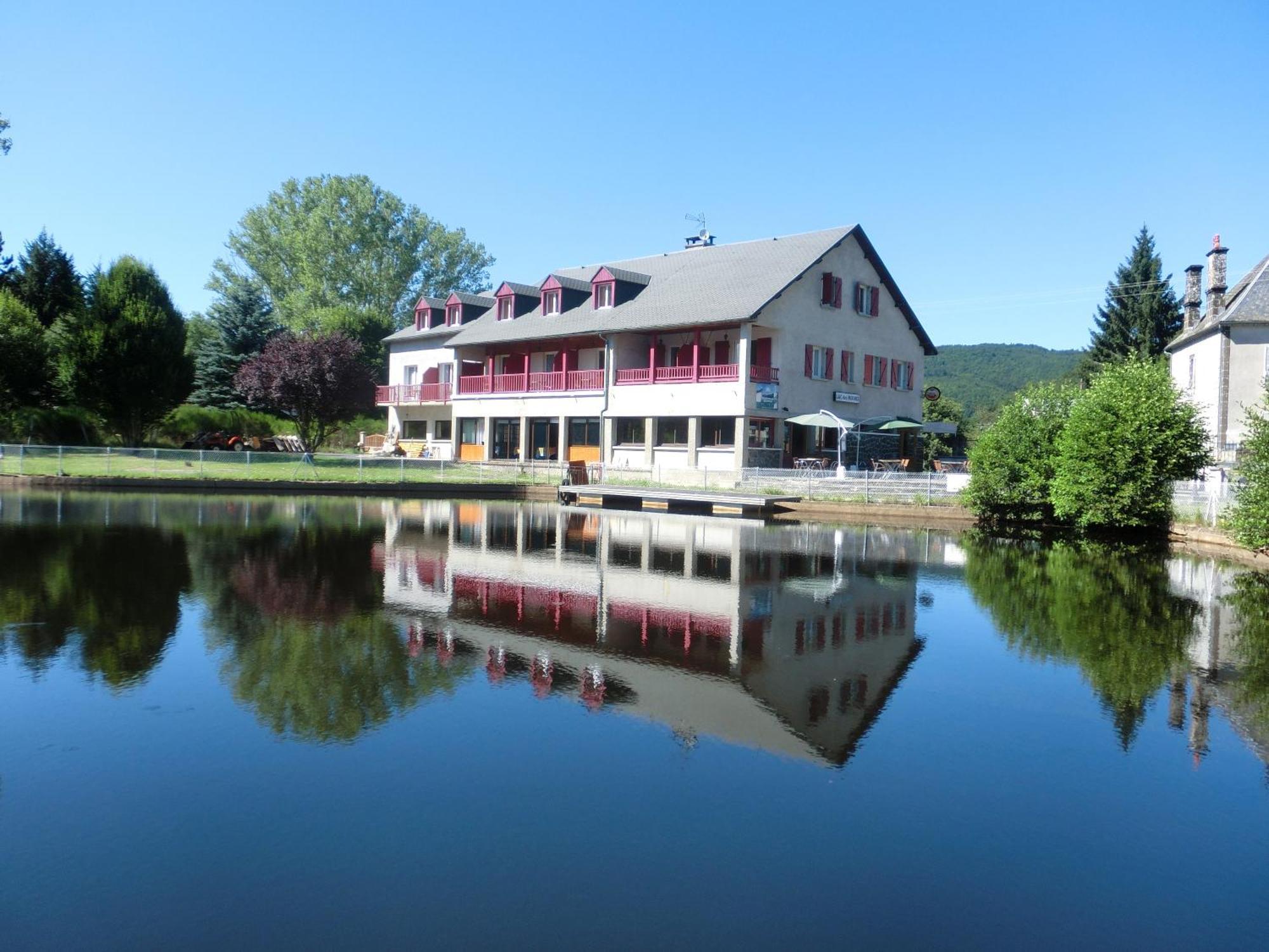 Le Lac Des Moines Hotel Condat  Exterior foto